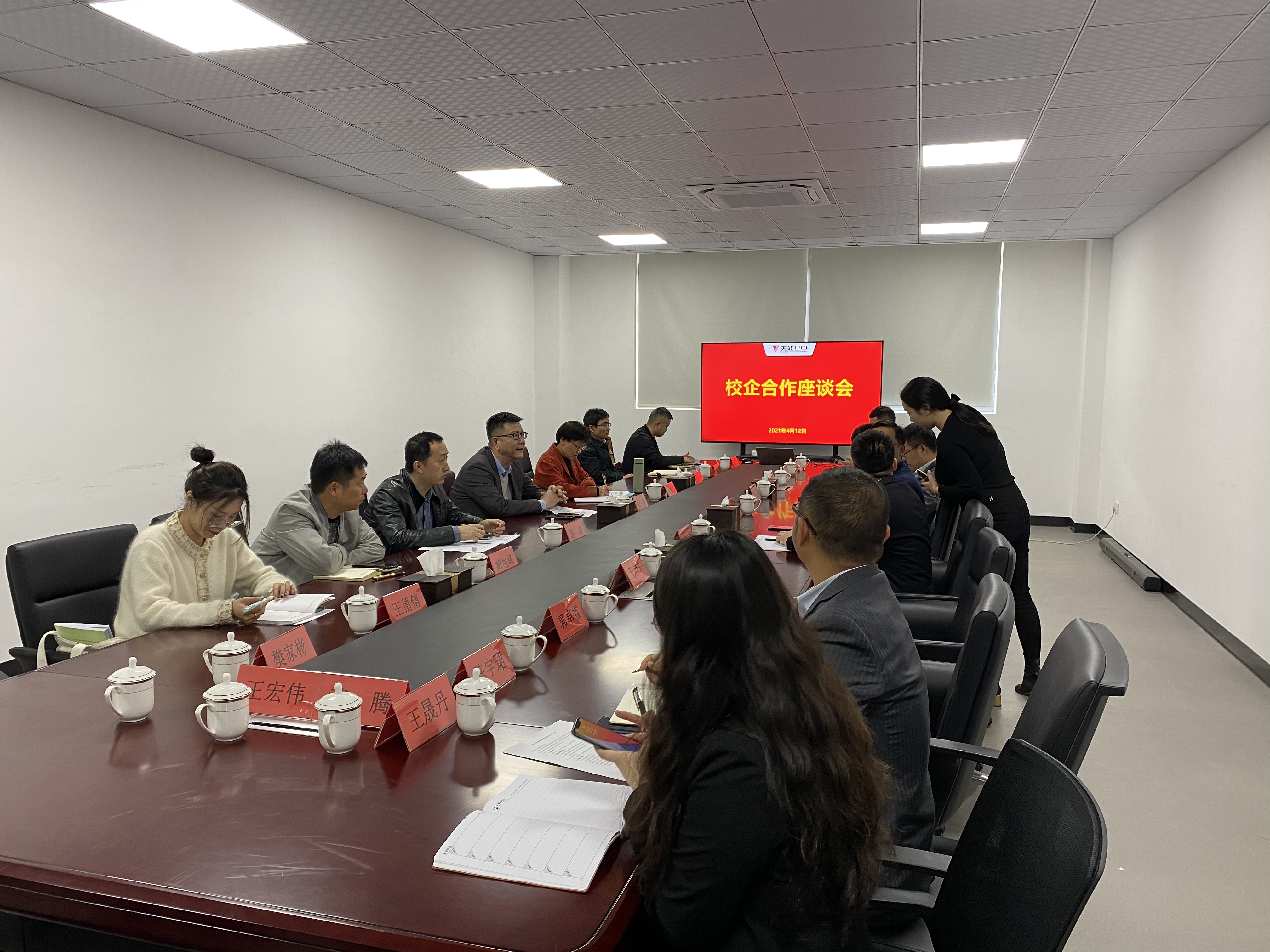 1618456692.jpg 456.jpg